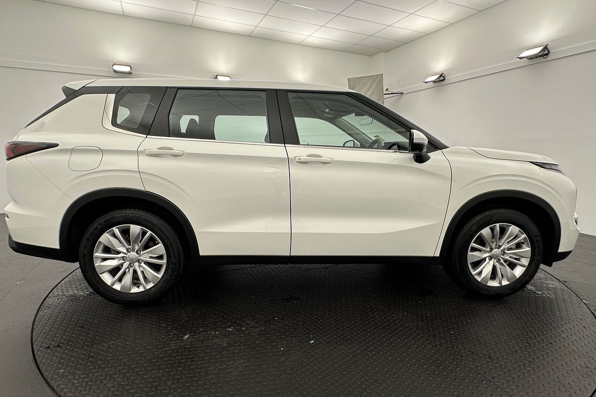 2025 Mitsubishi Outlander ES ZM