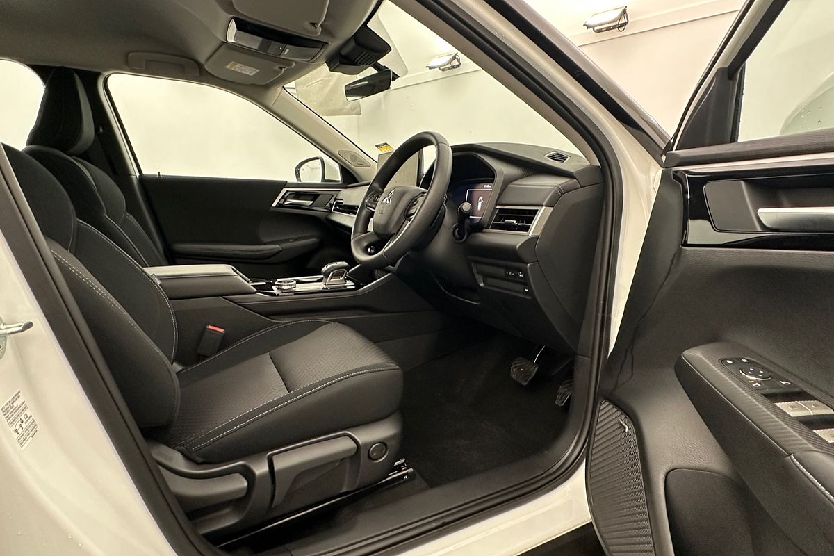 2025 Mitsubishi Outlander ES ZM