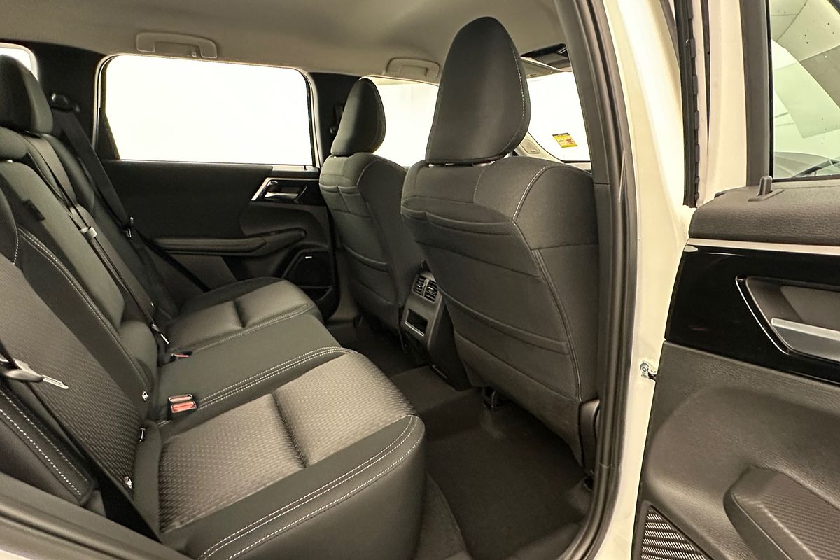 2025 Mitsubishi Outlander ES ZM