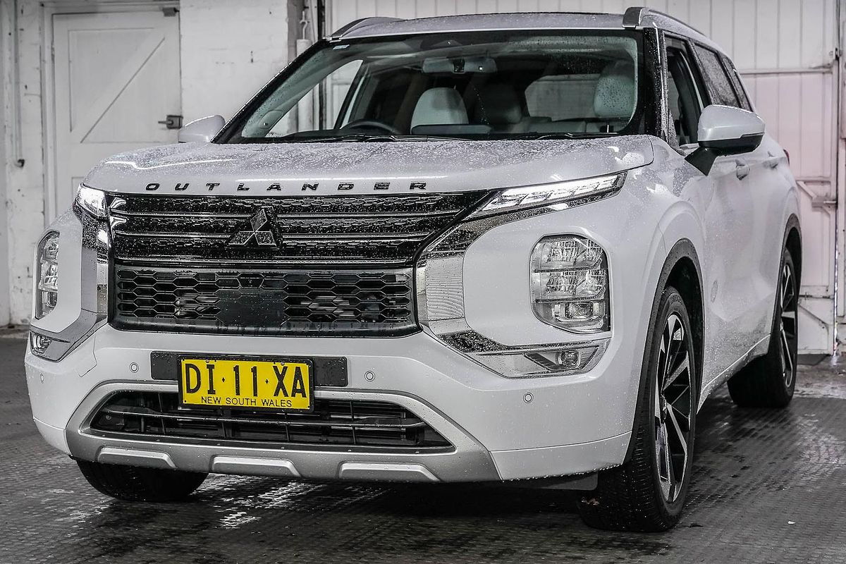 2024 Mitsubishi Outlander Exceed ZM