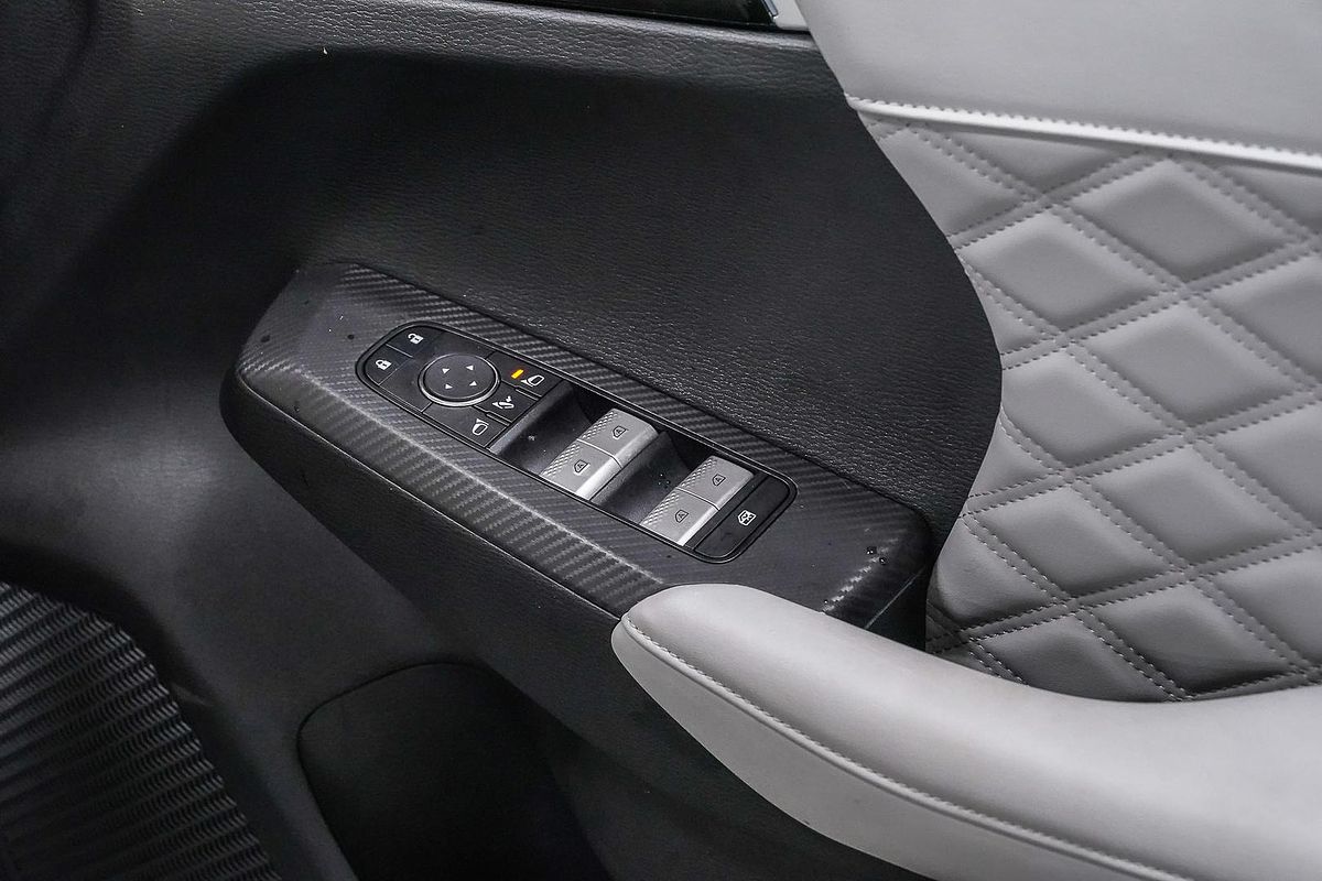 2024 Mitsubishi Outlander Exceed ZM