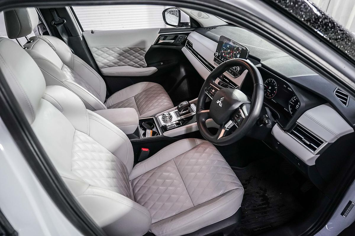 2024 Mitsubishi Outlander Exceed ZM