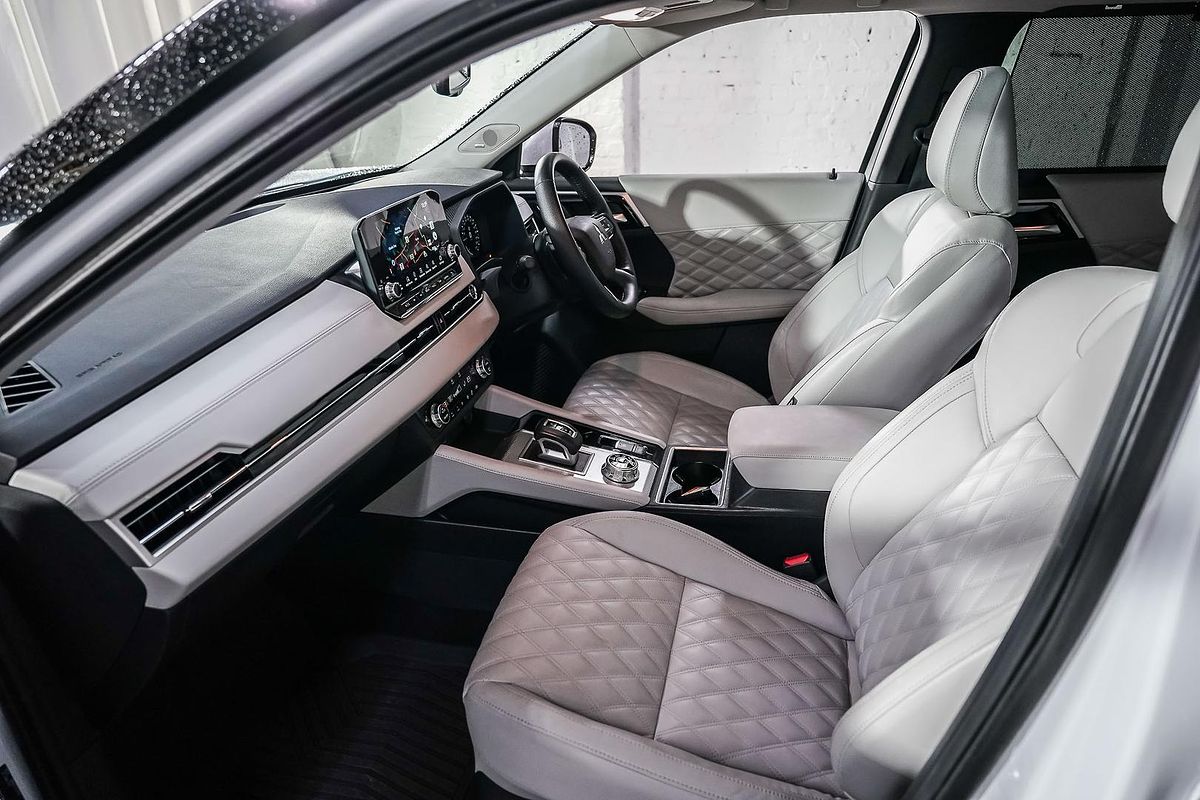 2024 Mitsubishi Outlander Exceed ZM