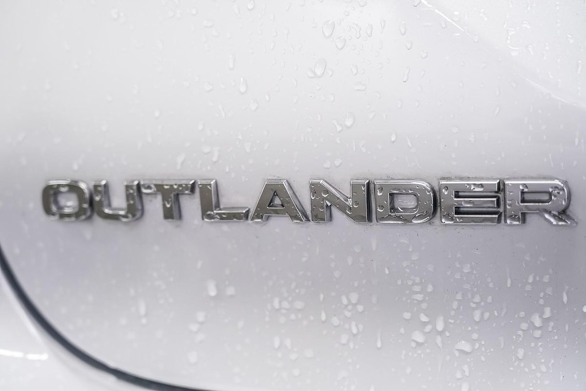 2024 Mitsubishi Outlander Exceed ZM