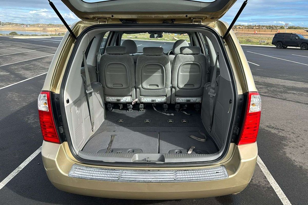 2010 Kia Grand Carnival EXE VQ