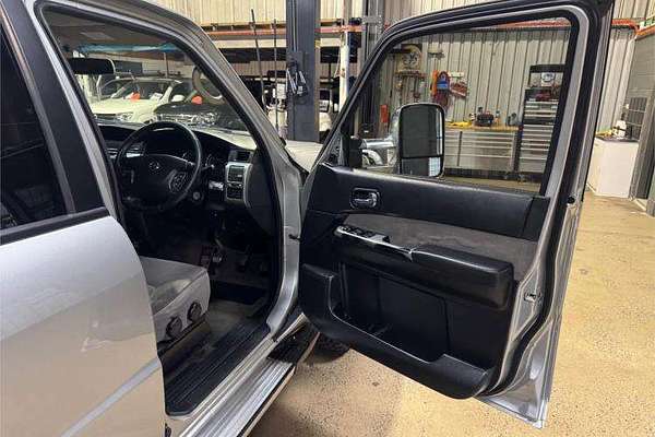 2012 Nissan Patrol ST GU 7