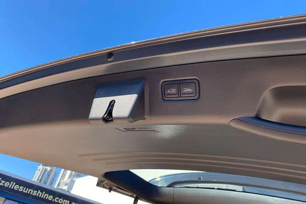 2022 Hyundai STARIA Highlander US4.V1