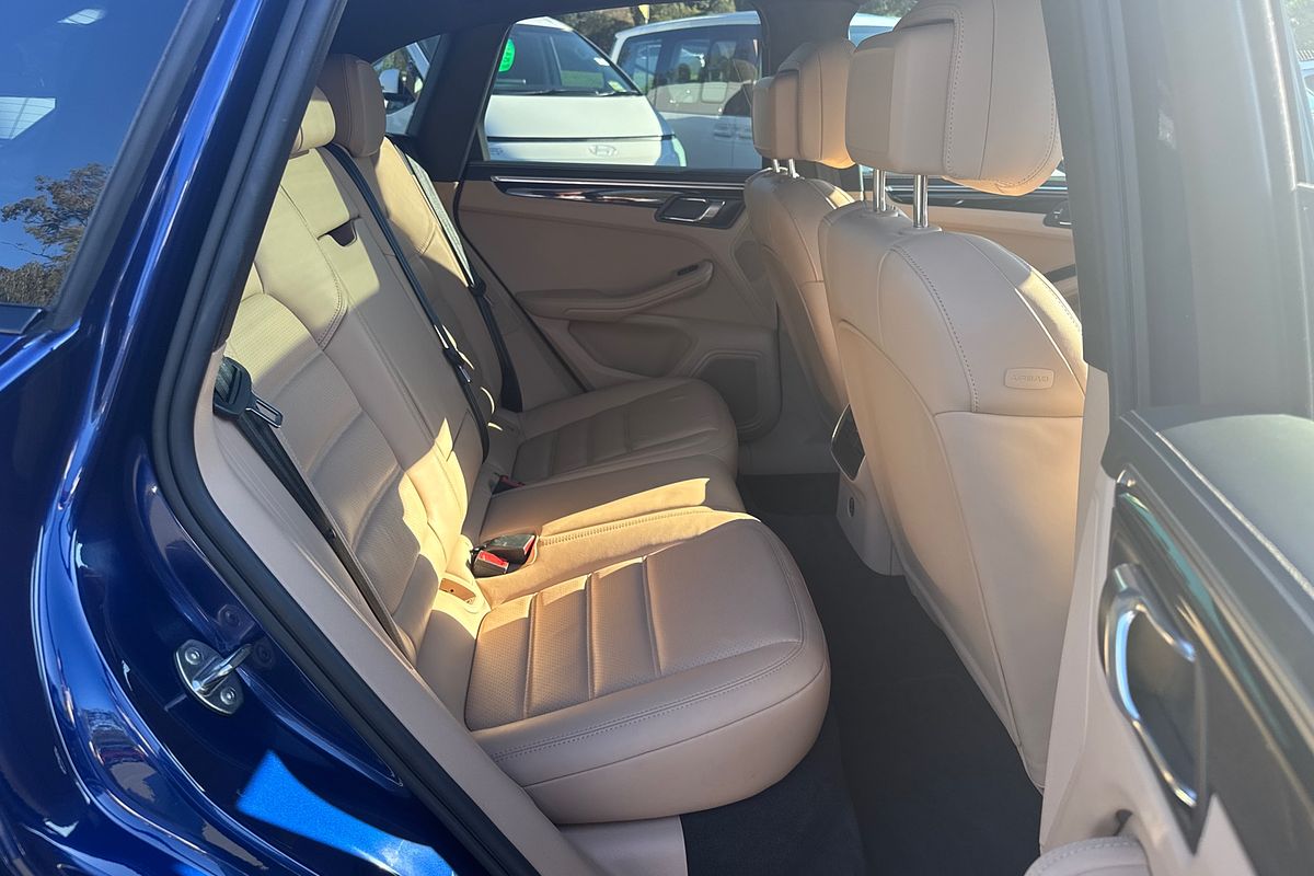 2023 Porsche Macan T 95B