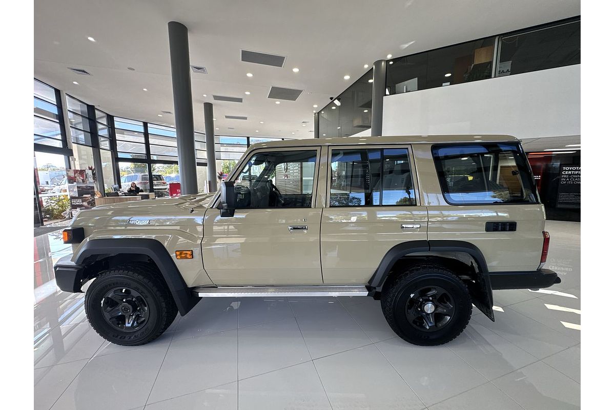 2024 Toyota Landcruiser GXL VDJL76R