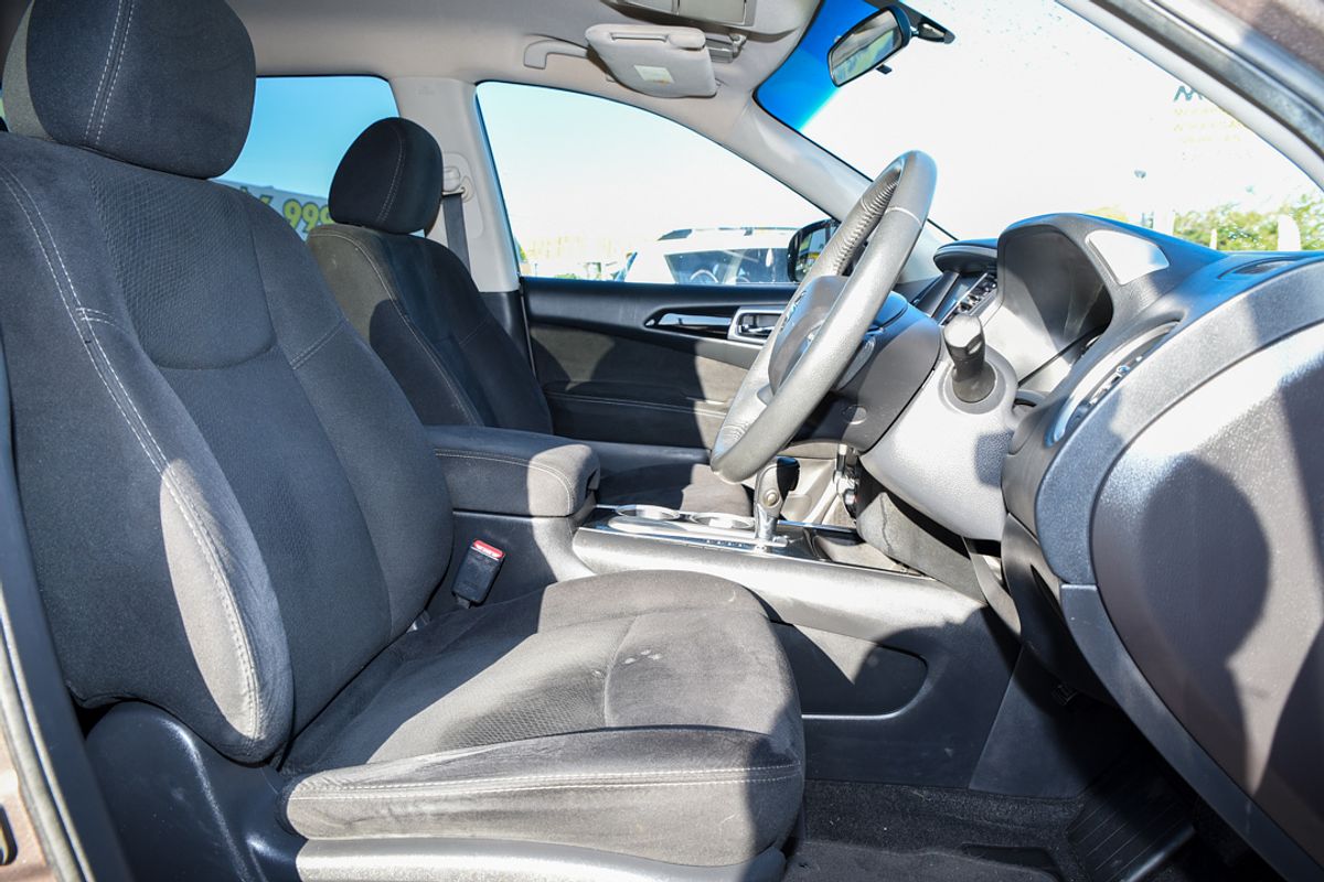2015 Nissan PATHFINDER ST R52