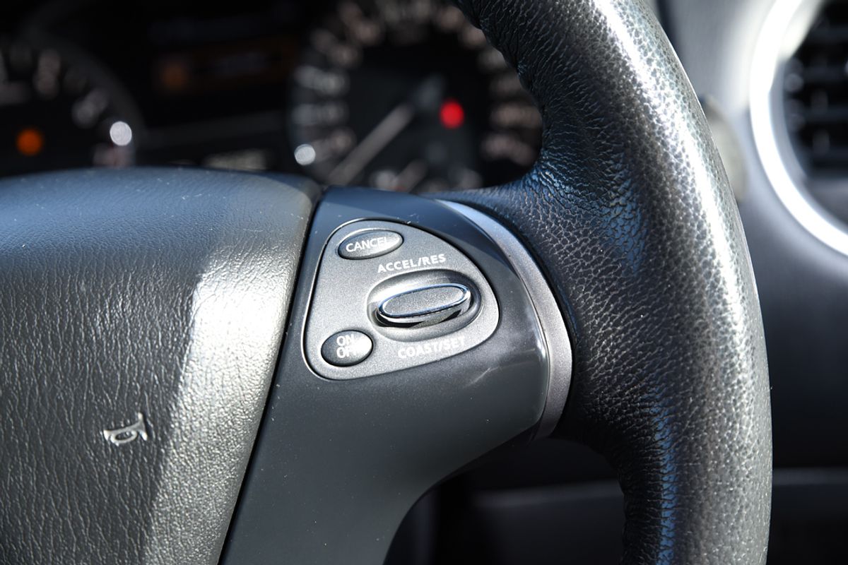 2015 Nissan PATHFINDER ST R52