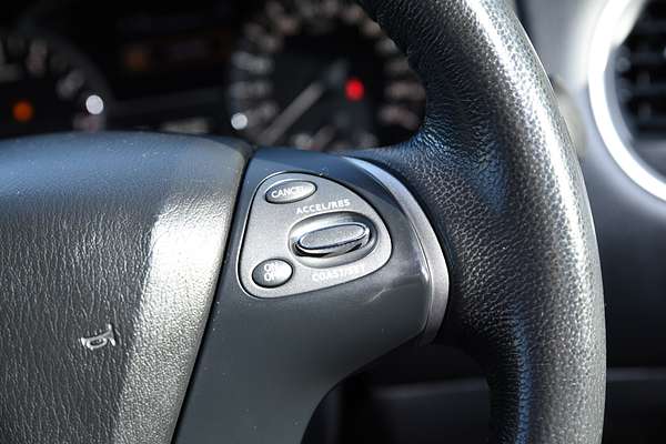 2015 Nissan PATHFINDER ST R52