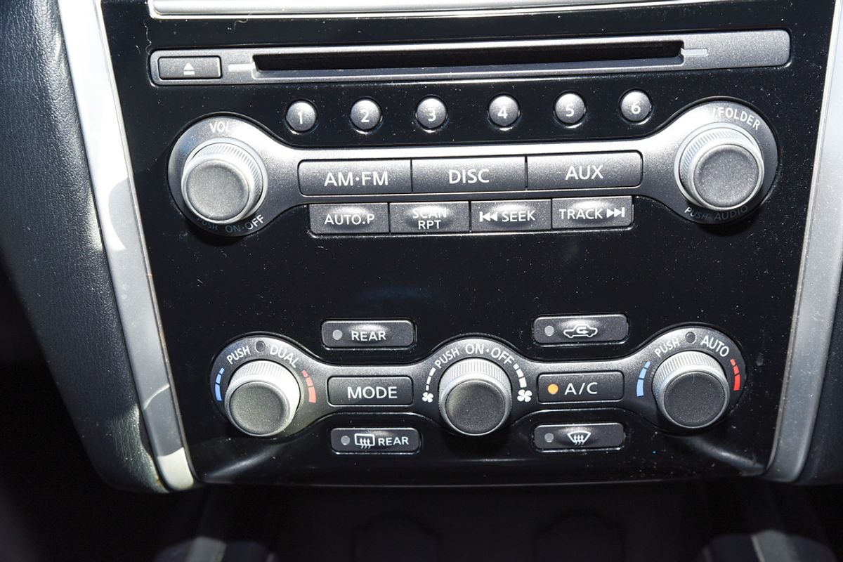 2015 Nissan PATHFINDER ST R52