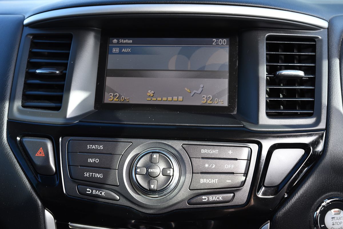 2015 Nissan PATHFINDER ST R52