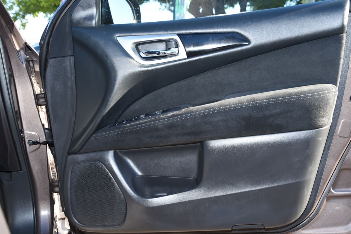 2015 Nissan PATHFINDER ST R52