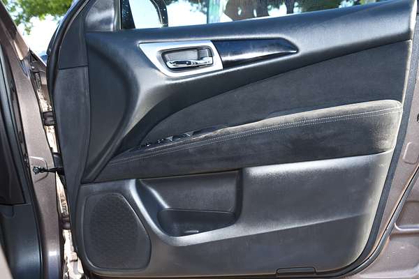 2015 Nissan PATHFINDER ST R52