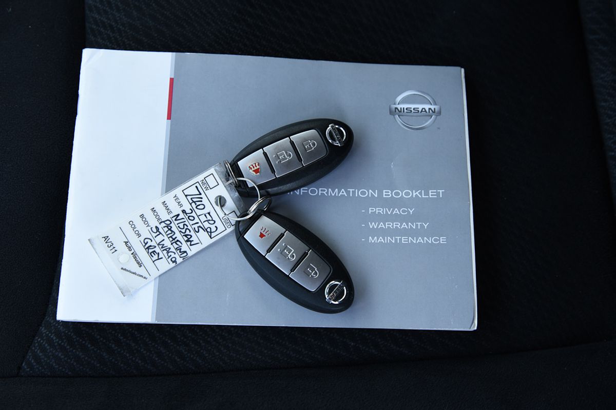 2015 Nissan PATHFINDER ST R52