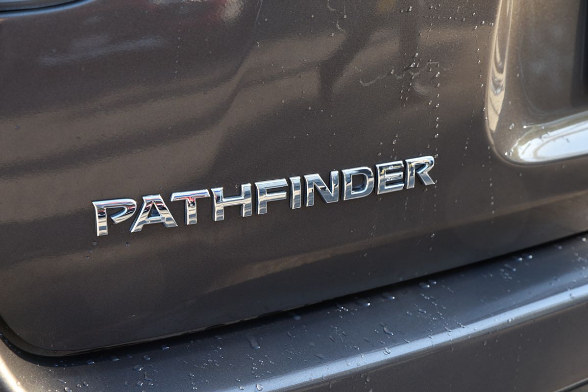 2015 Nissan PATHFINDER ST R52