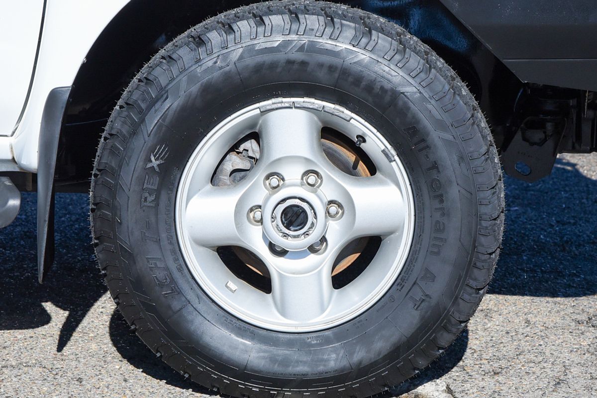 2014 Nissan NAVARA ST-R D22