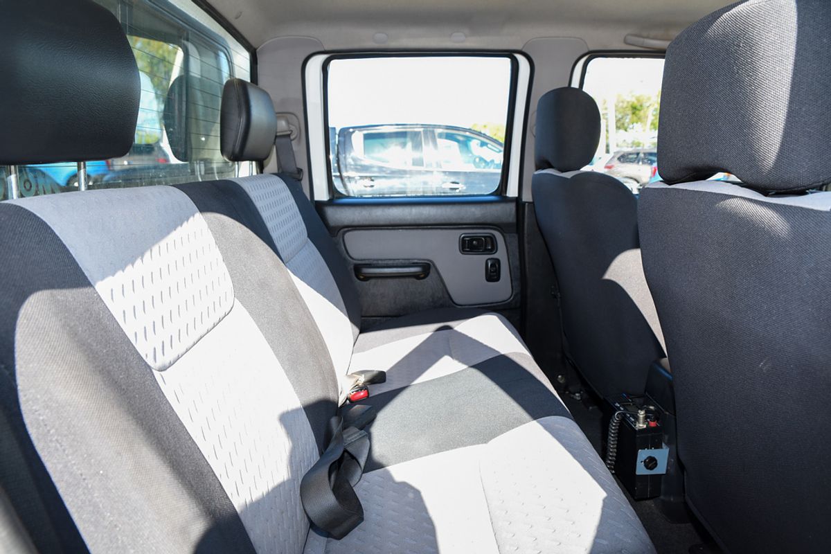 2014 Nissan NAVARA ST-R D22