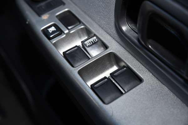 2014 Nissan NAVARA ST-R D22