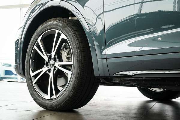 2024 Audi Q5 35 TDI Dynamic Black FY