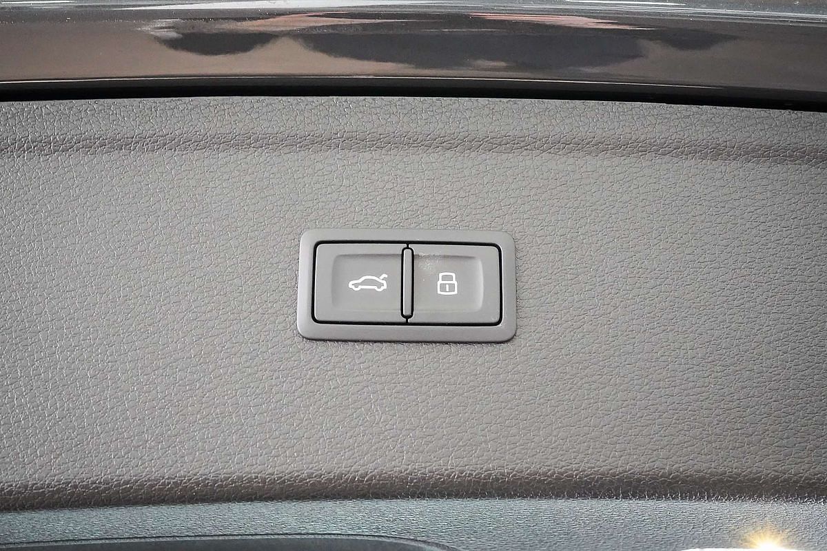 2024 Audi Q5 35 TDI Dynamic Black FY