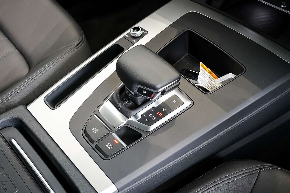 2024 Audi Q5 35 TDI Dynamic Black FY