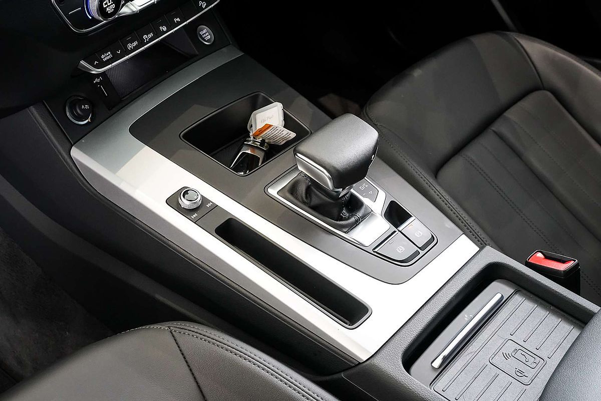 2024 Audi Q5 35 TDI Dynamic Black FY
