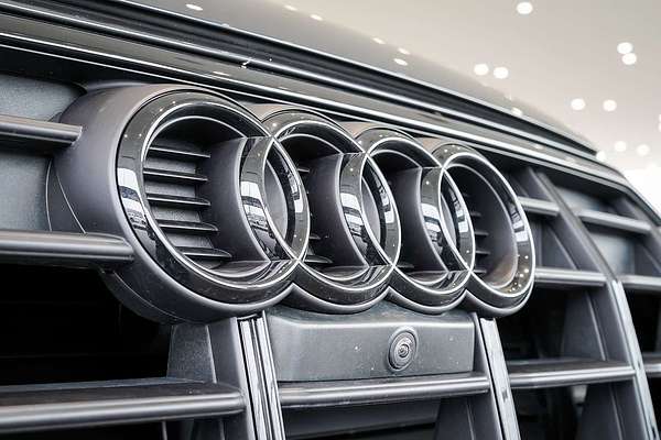 2024 Audi Q5 35 TDI Dynamic Black FY