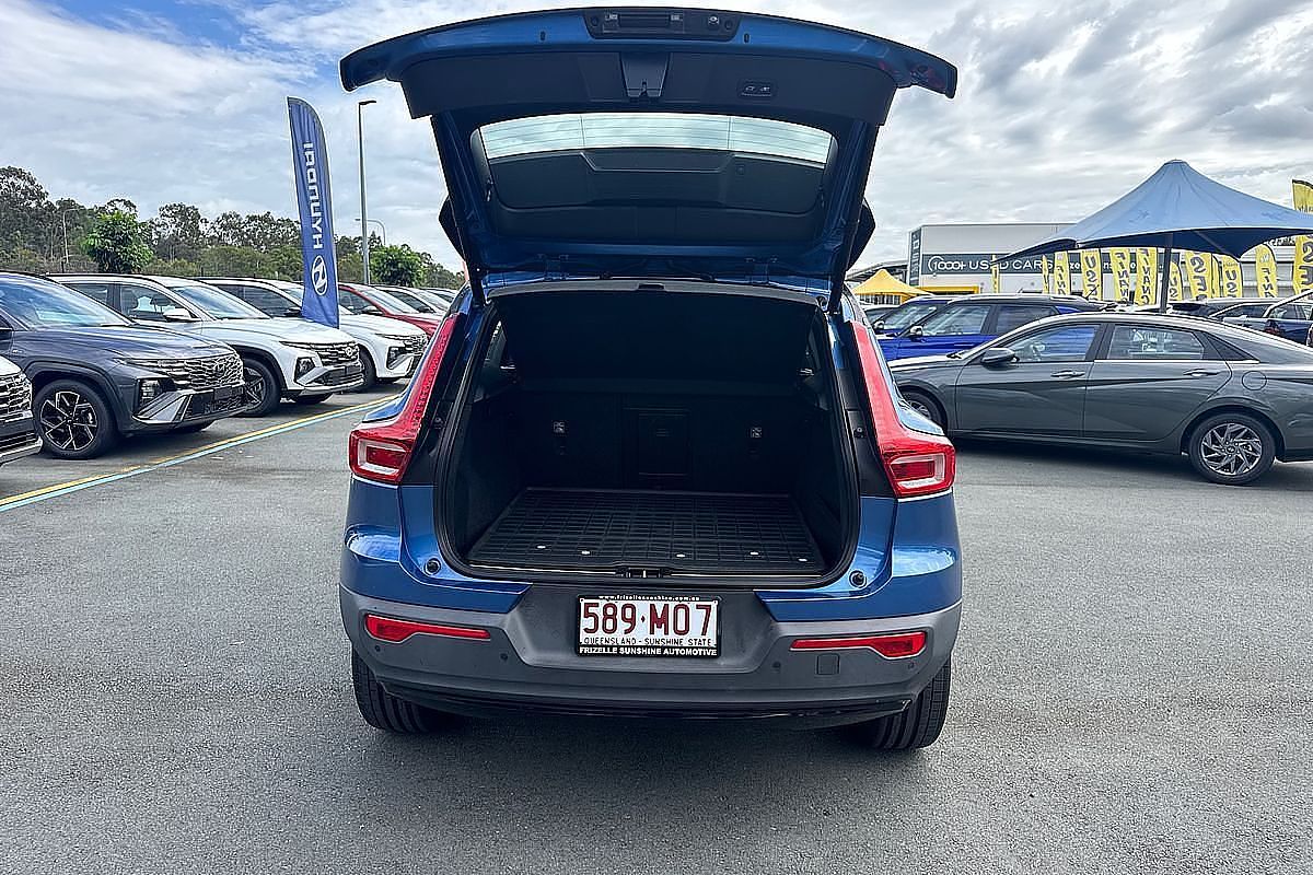 2020 Volvo XC40 T5 R-Design