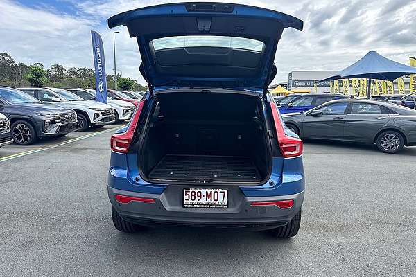 2020 Volvo XC40 T5 R-Design
