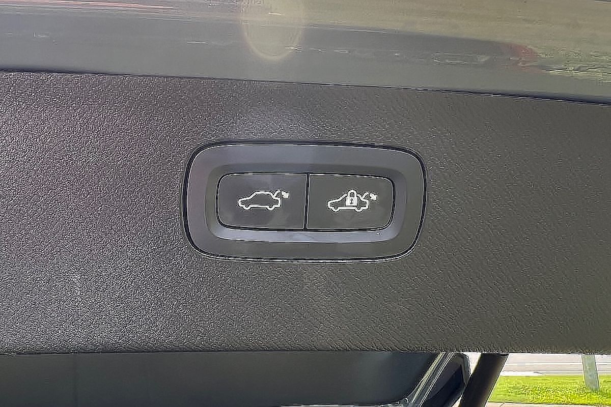 2023 Volvo XC90 Ultimate B6 Dark