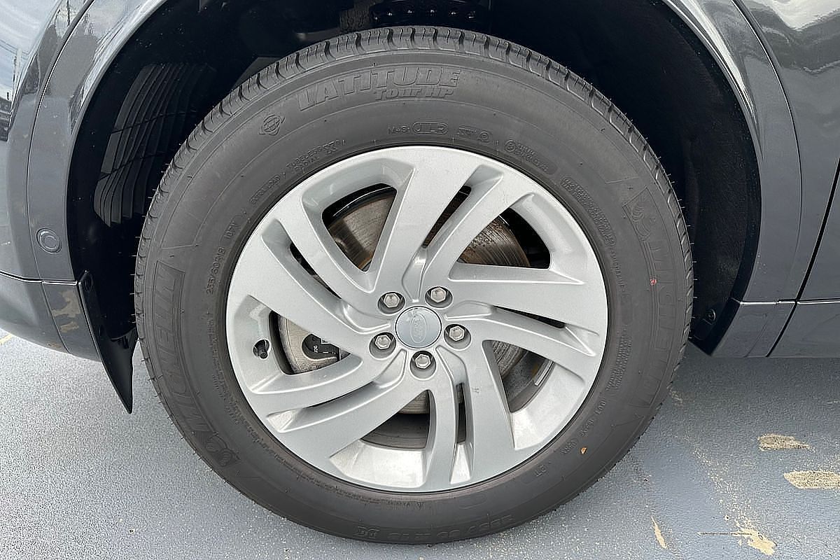 2024 Land Rover Discovery Sport P200 S L550