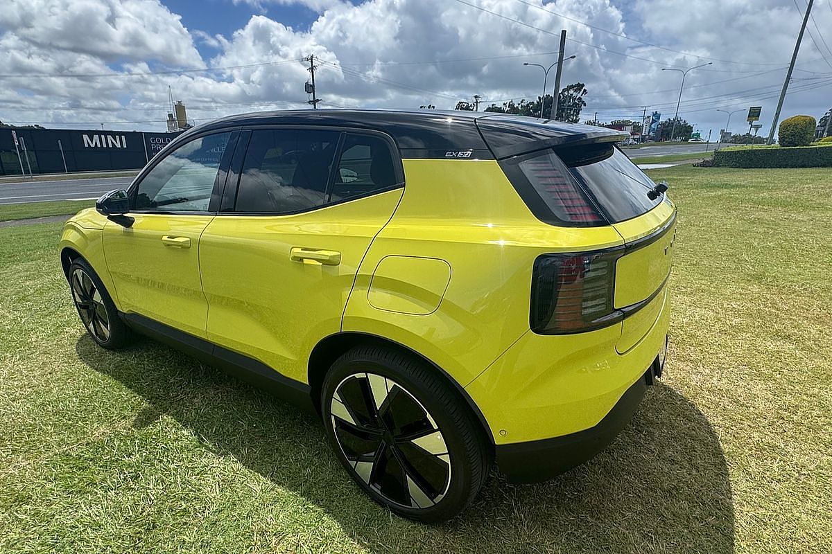2023 Volvo EX30 Single Motor Extended Range Ultra