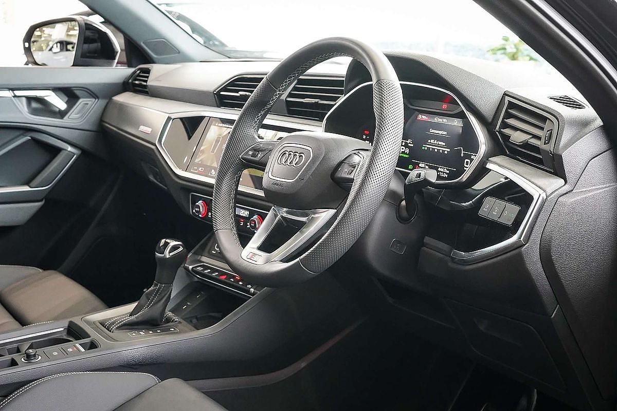 2024 Audi Q3 40 TFSI S line F3