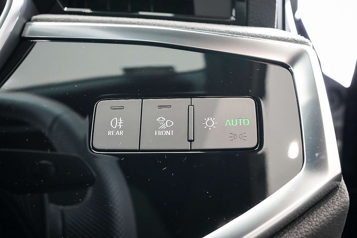 2024 Audi Q3 40 TFSI S line F3