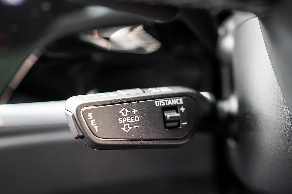 2024 Audi Q3 40 TFSI S line F3