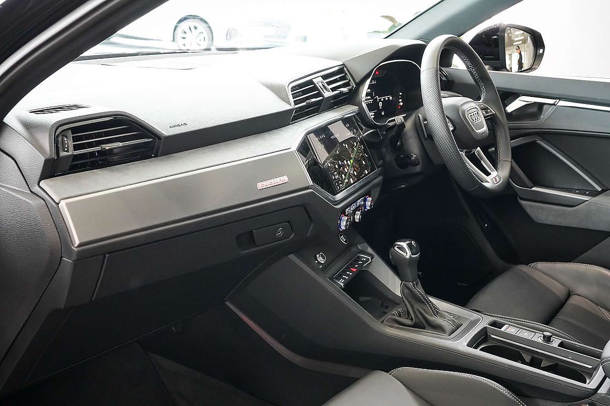 2024 Audi Q3 40 TFSI S line F3