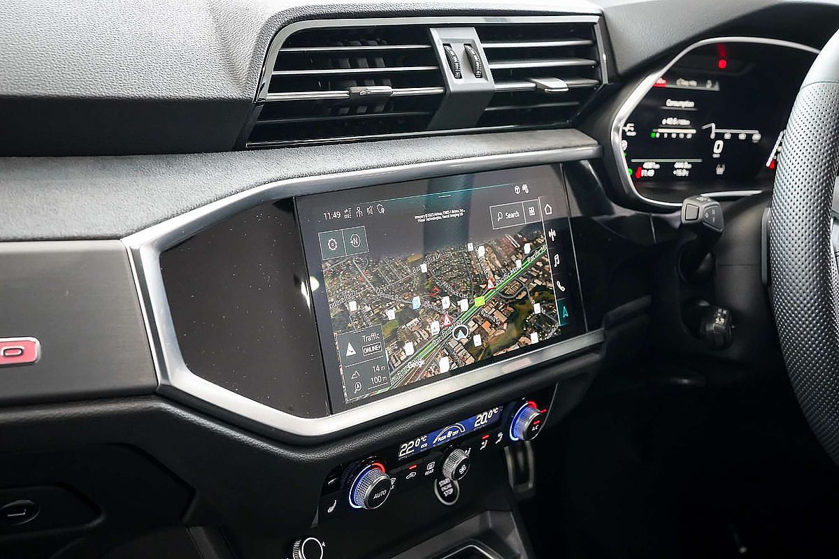 2024 Audi Q3 40 TFSI S line F3