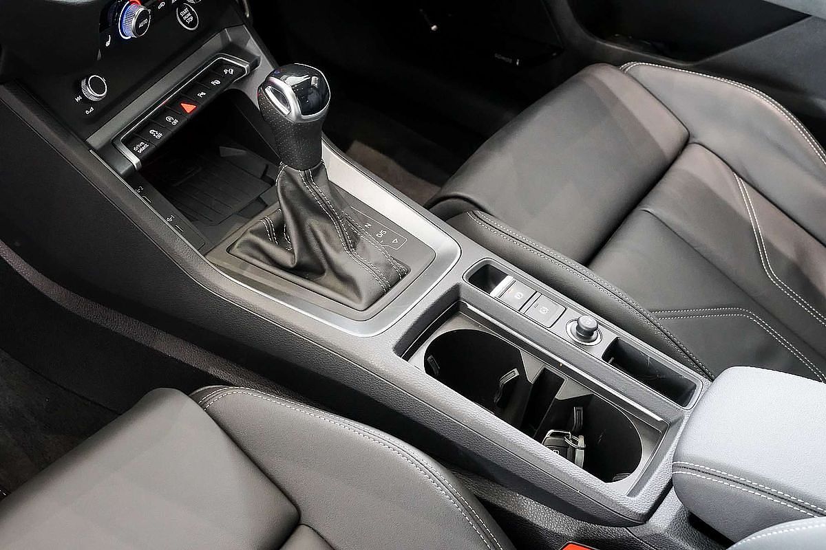 2024 Audi Q3 40 TFSI S line F3