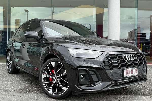 2024 Audi Q5 55 TFSI e S line FY