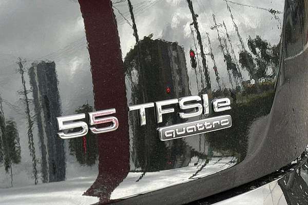 2024 Audi Q5 55 TFSI e S line FY
