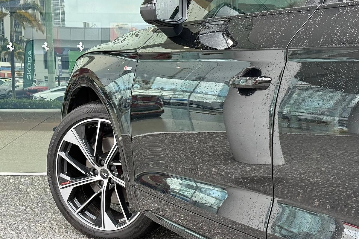 2024 Audi Q5 55 TFSI e S line FY