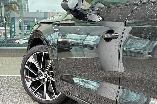 2024 Audi Q5 55 TFSI e S line FY