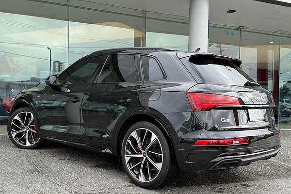 2024 Audi Q5 55 TFSI e S line FY