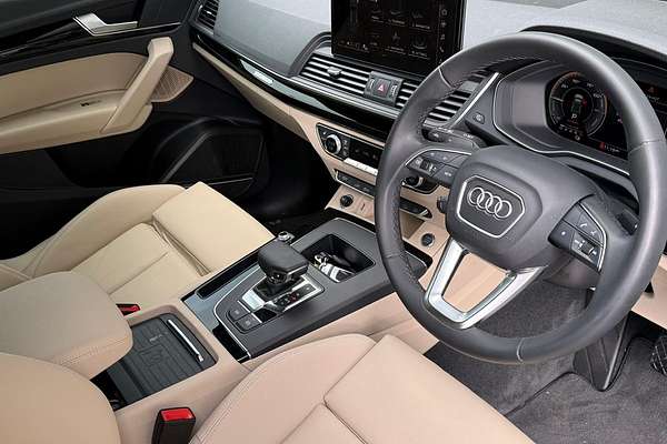 2024 Audi Q5 55 TFSI e S line FY