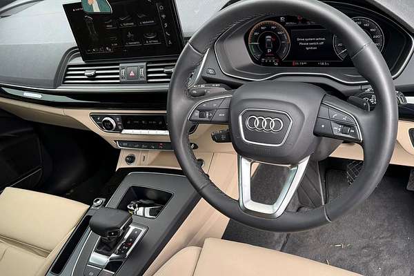 2024 Audi Q5 55 TFSI e S line FY