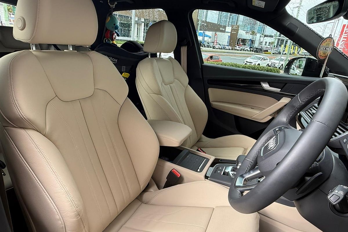 2024 Audi Q5 55 TFSI e S line FY