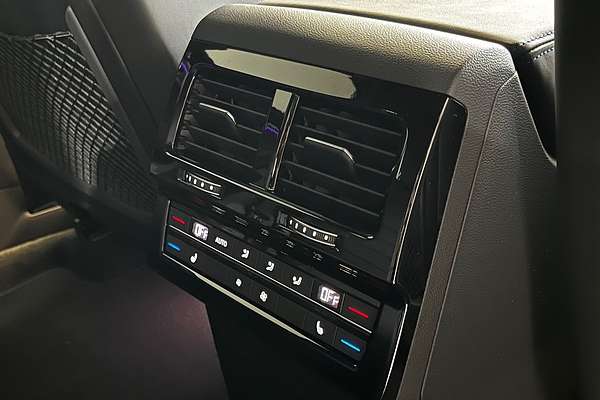2024 Volkswagen Touareg R RC
